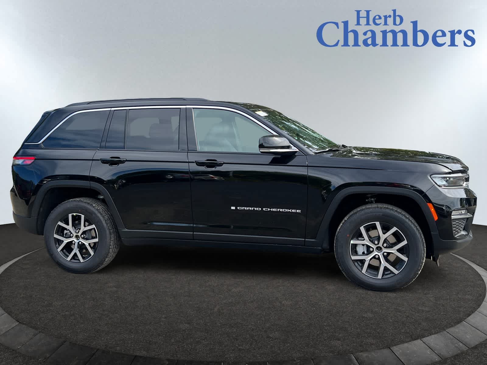 new 2025 Jeep Grand Cherokee car, priced at $46,905