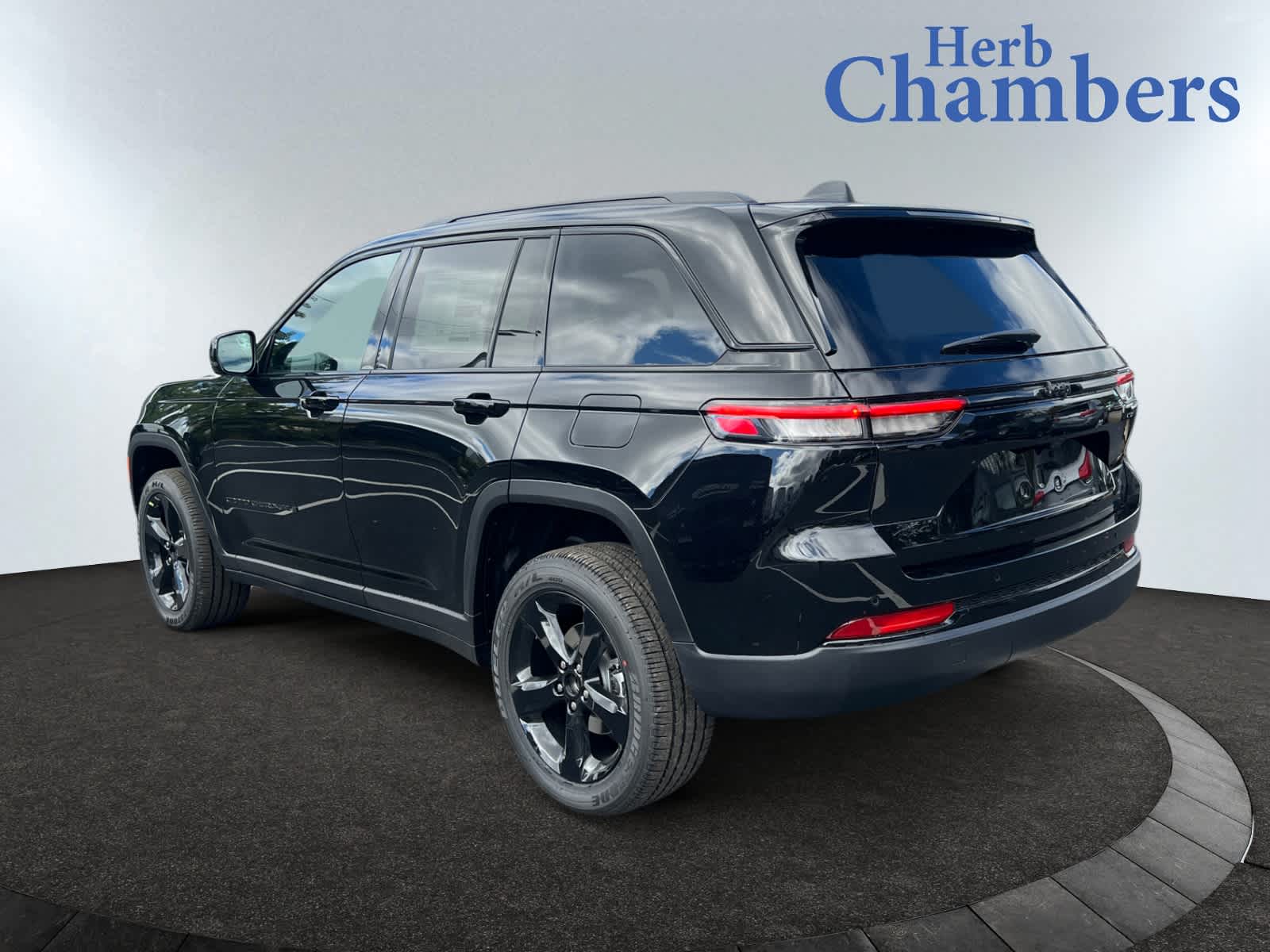 new 2025 Jeep Grand Cherokee car, priced at $44,275