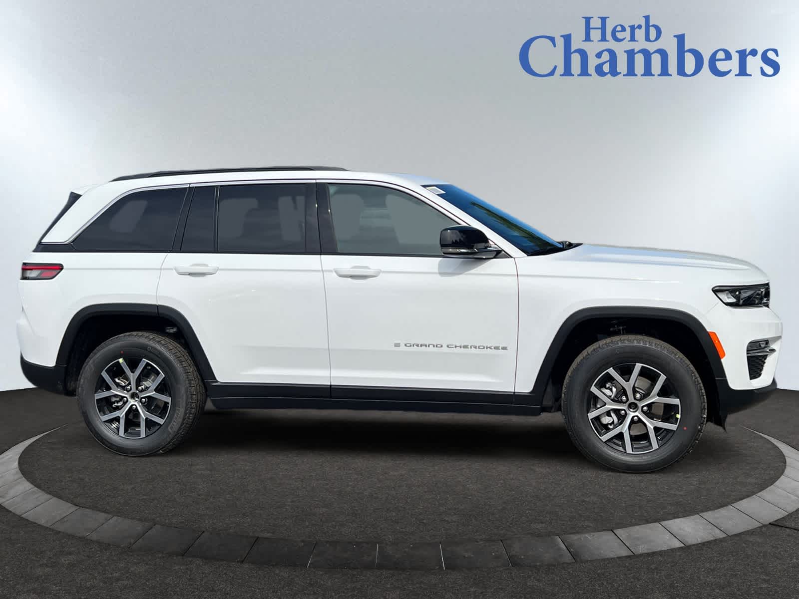 new 2025 Jeep Grand Cherokee car, priced at $46,310