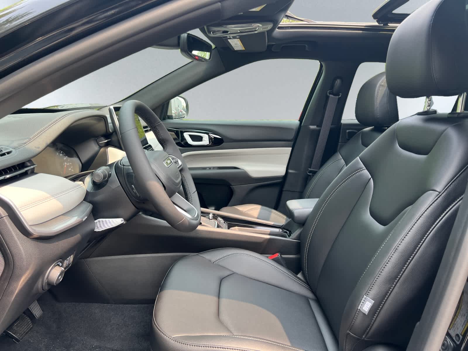 new 2025 Jeep Compass car, priced at $37,260