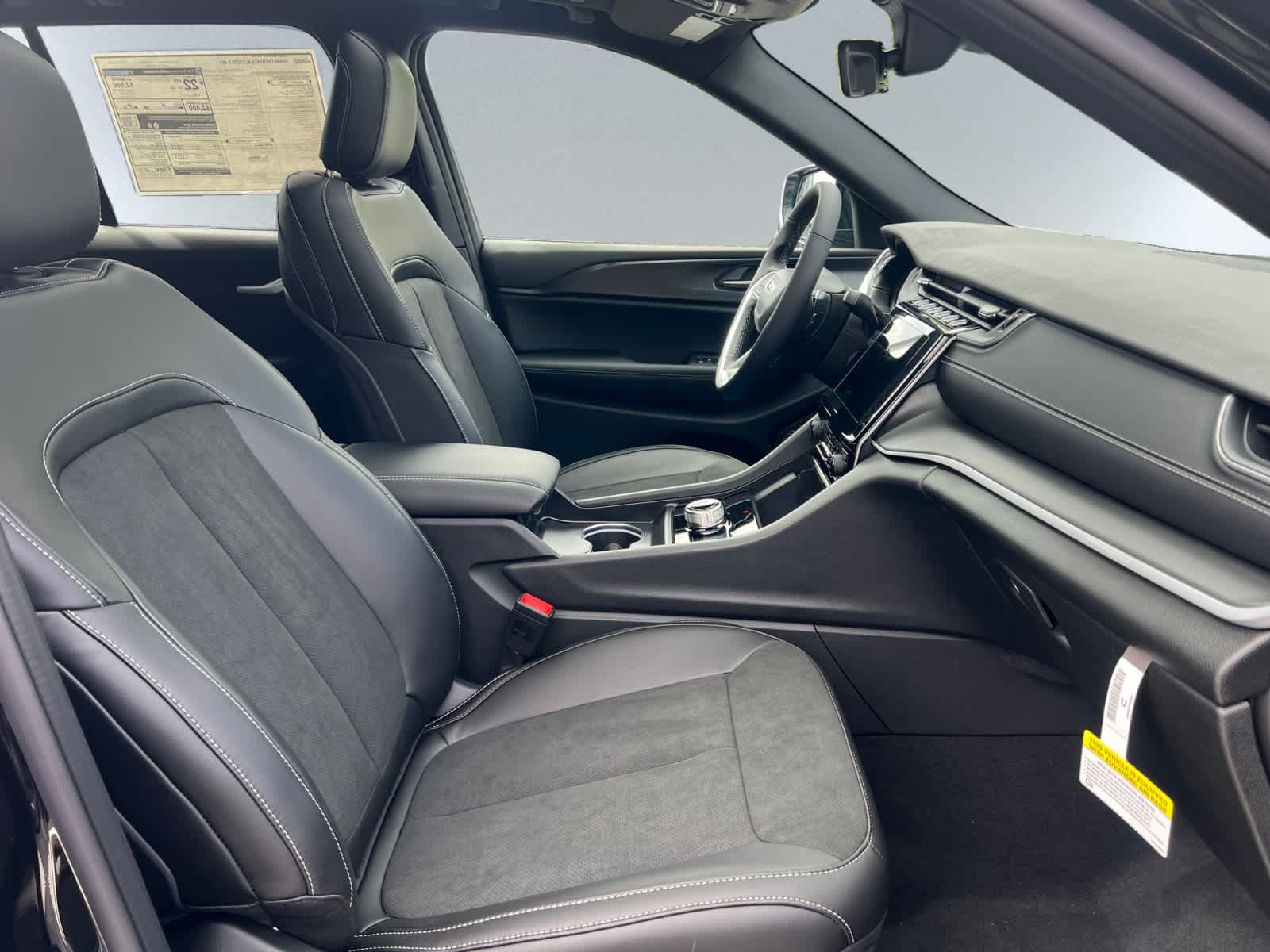 new 2025 Jeep Grand Cherokee car, priced at $44,275