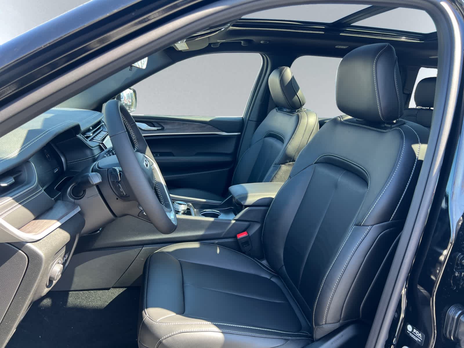 new 2025 Jeep Grand Cherokee car, priced at $47,010