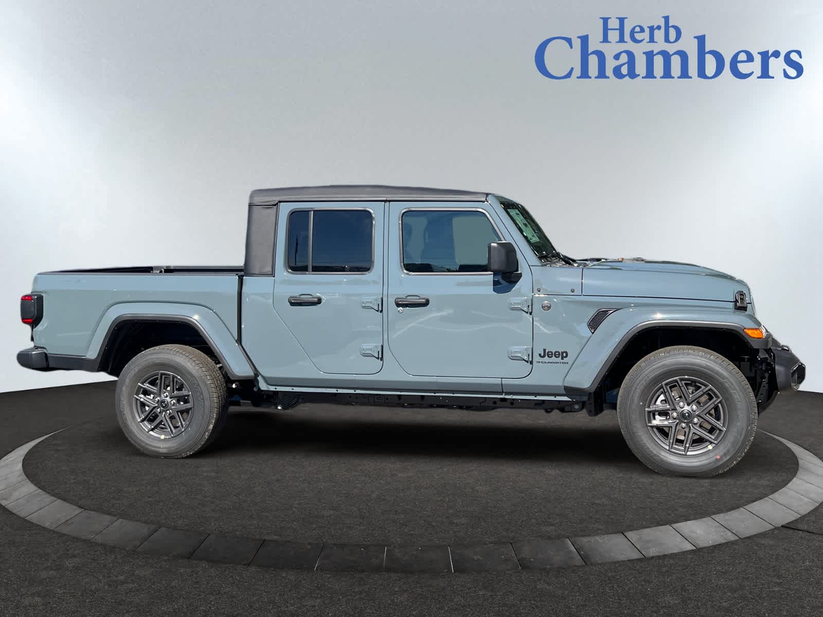 new 2025 Jeep Gladiator car, priced at $45,900