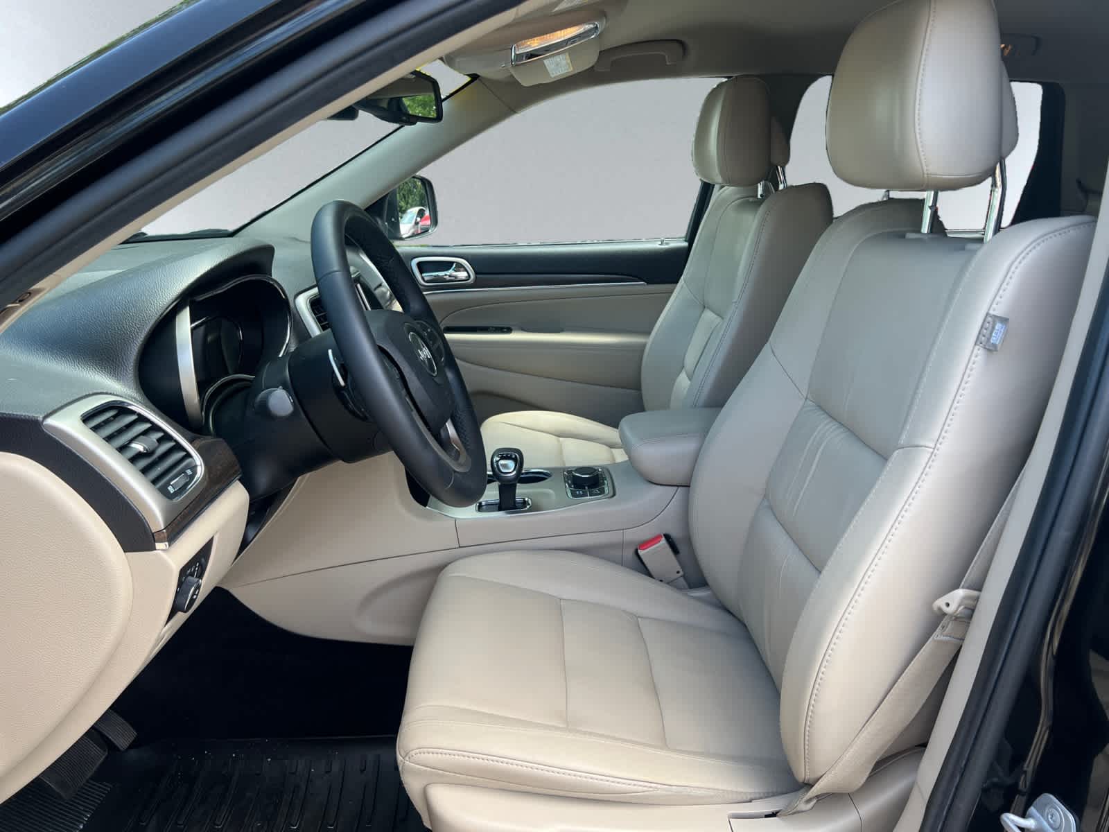 used 2014 Jeep Grand Cherokee car, priced at $15,598