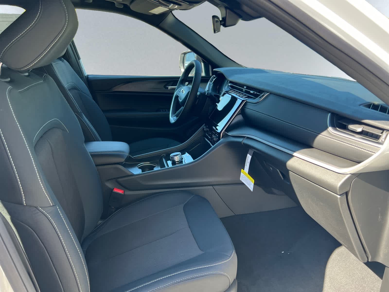 new 2025 Jeep Grand Cherokee car, priced at $37,680