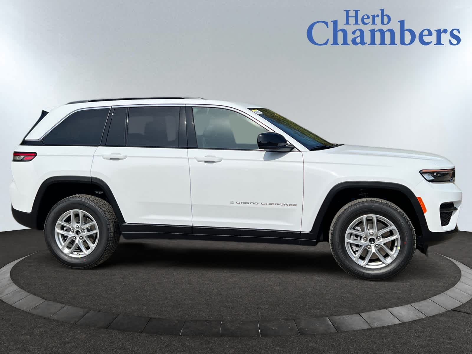 new 2025 Jeep Grand Cherokee car, priced at $37,680