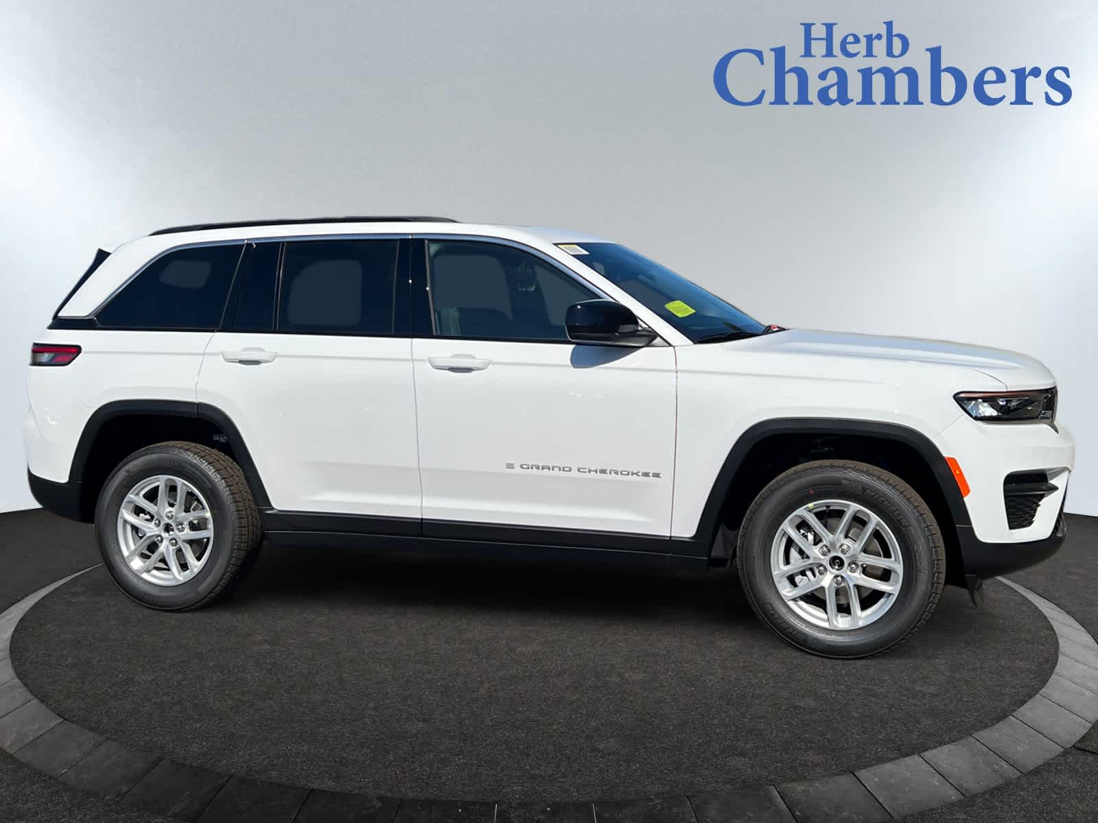 new 2025 Jeep Grand Cherokee car, priced at $37,680