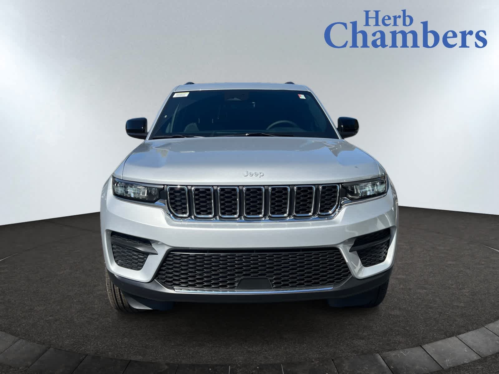 new 2025 Jeep Grand Cherokee car, priced at $38,275
