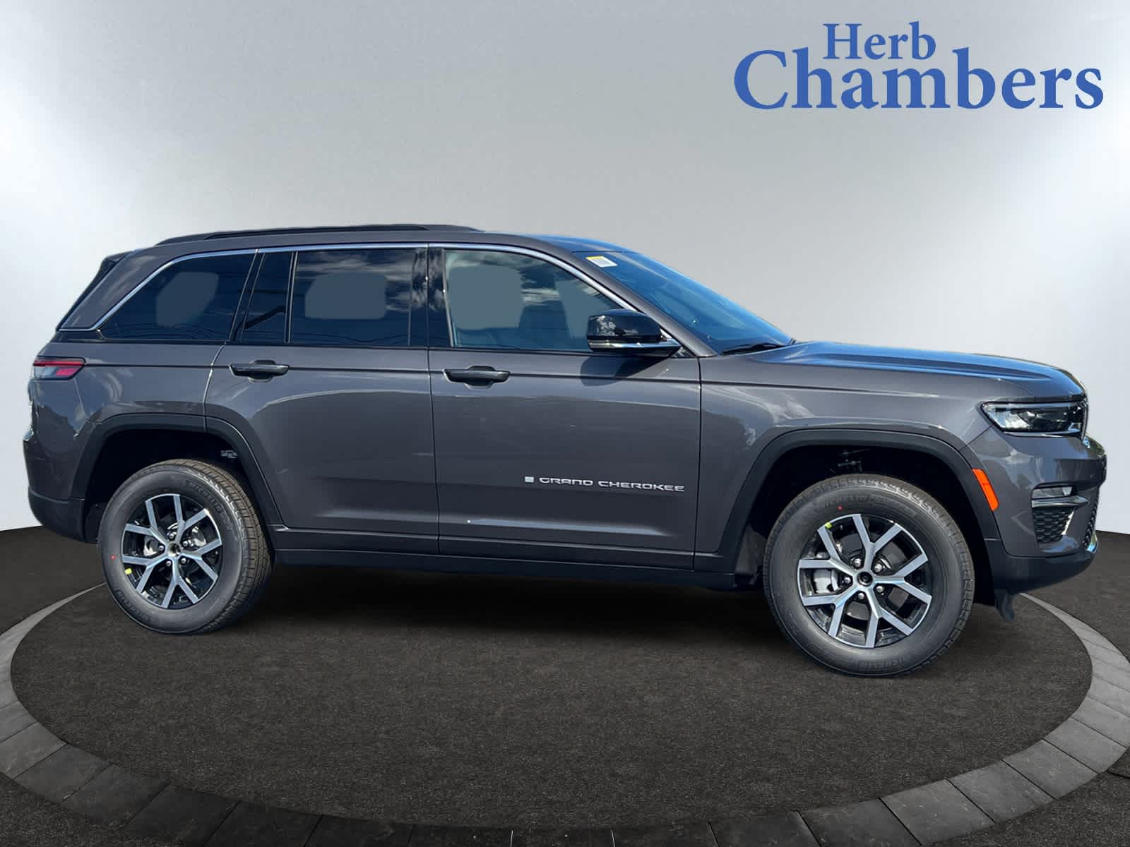 new 2025 Jeep Grand Cherokee car, priced at $45,910