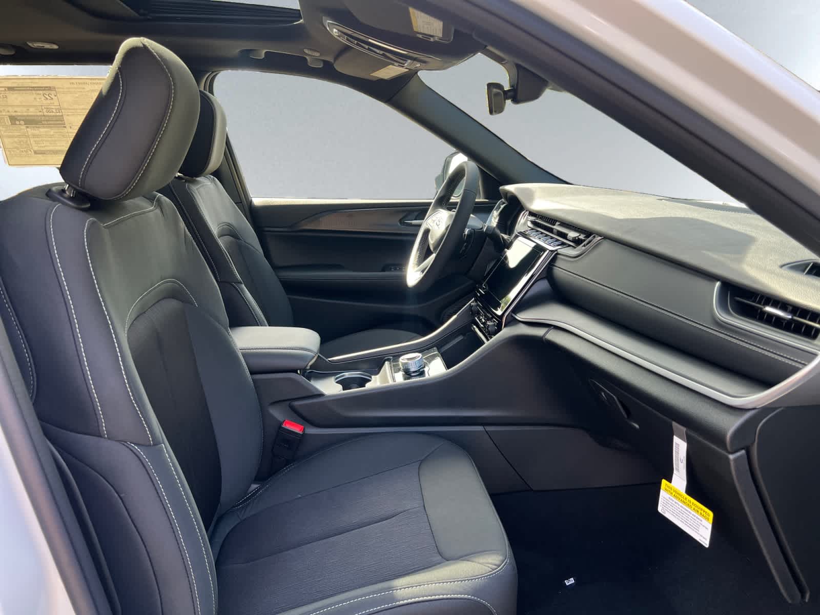 new 2025 Jeep Grand Cherokee car, priced at $37,680