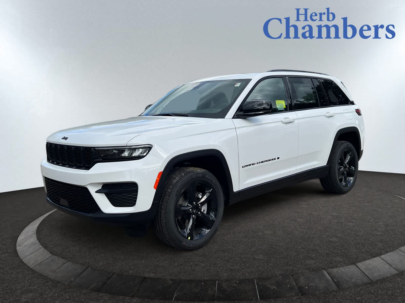 new 2025 Jeep Grand Cherokee car, priced at $44,675
