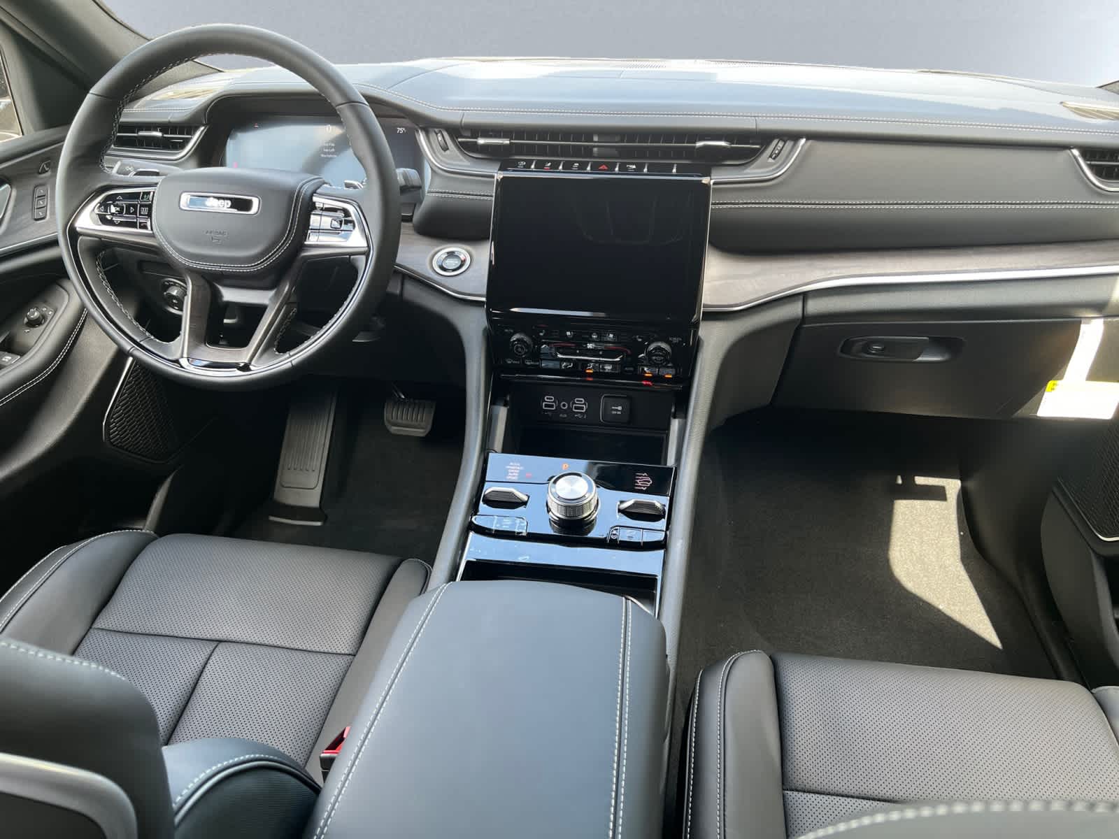 new 2025 Jeep Grand Cherokee car, priced at $63,230
