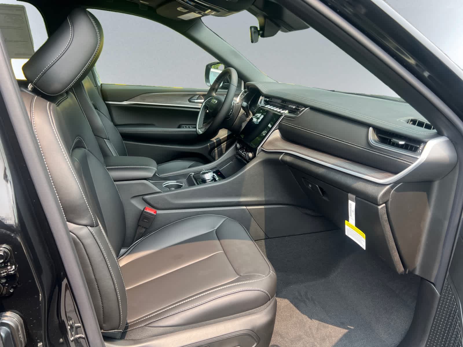 new 2025 Jeep Grand Cherokee car, priced at $46,905