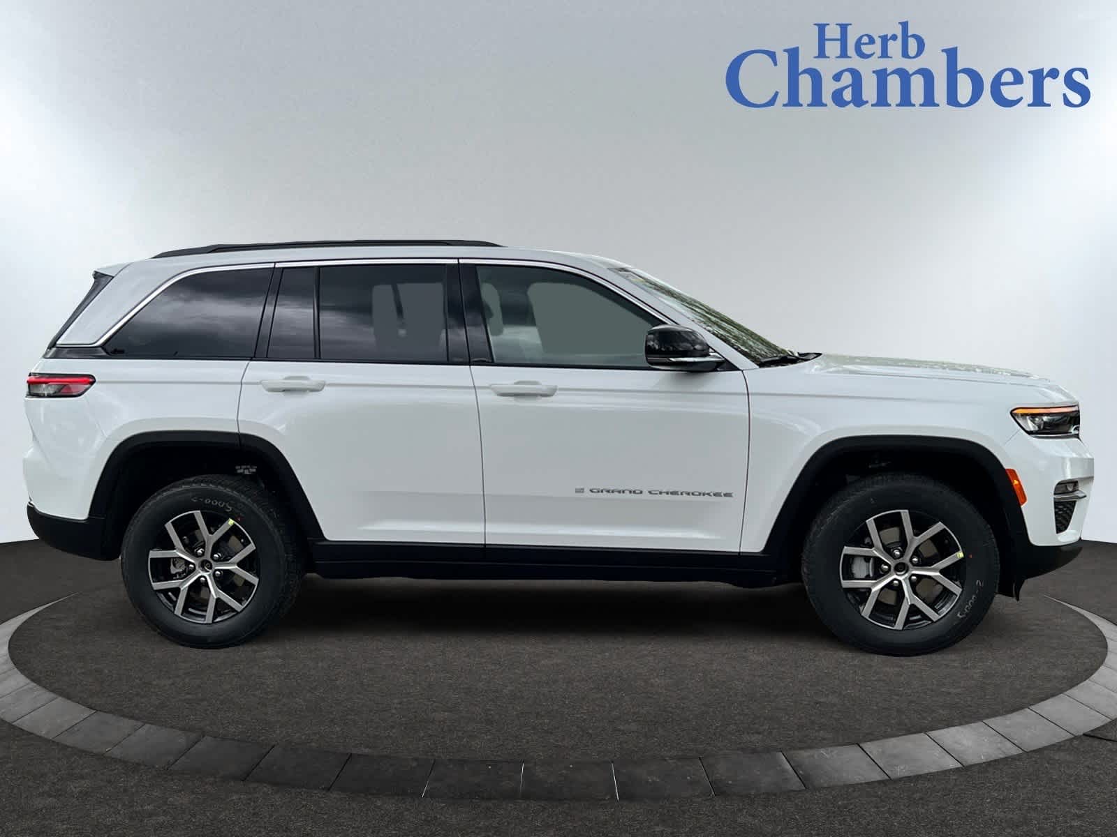 new 2025 Jeep Grand Cherokee car, priced at $47,415