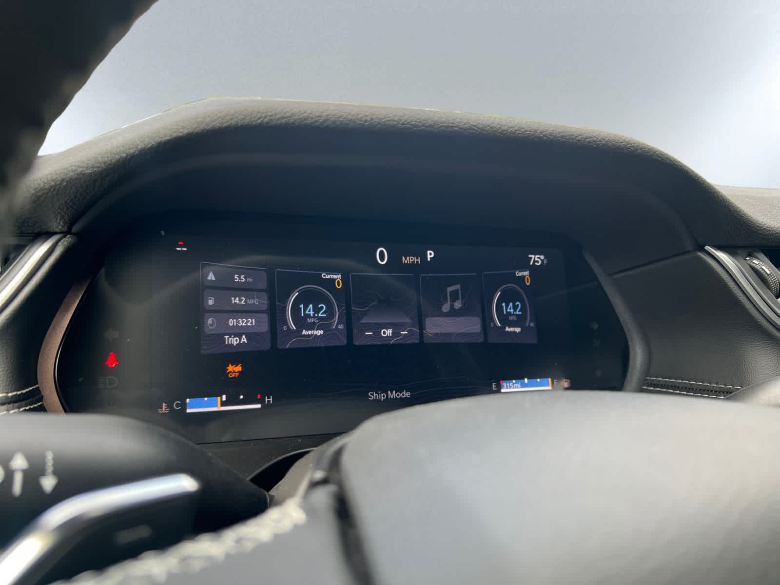 new 2025 Jeep Grand Cherokee car, priced at $44,275