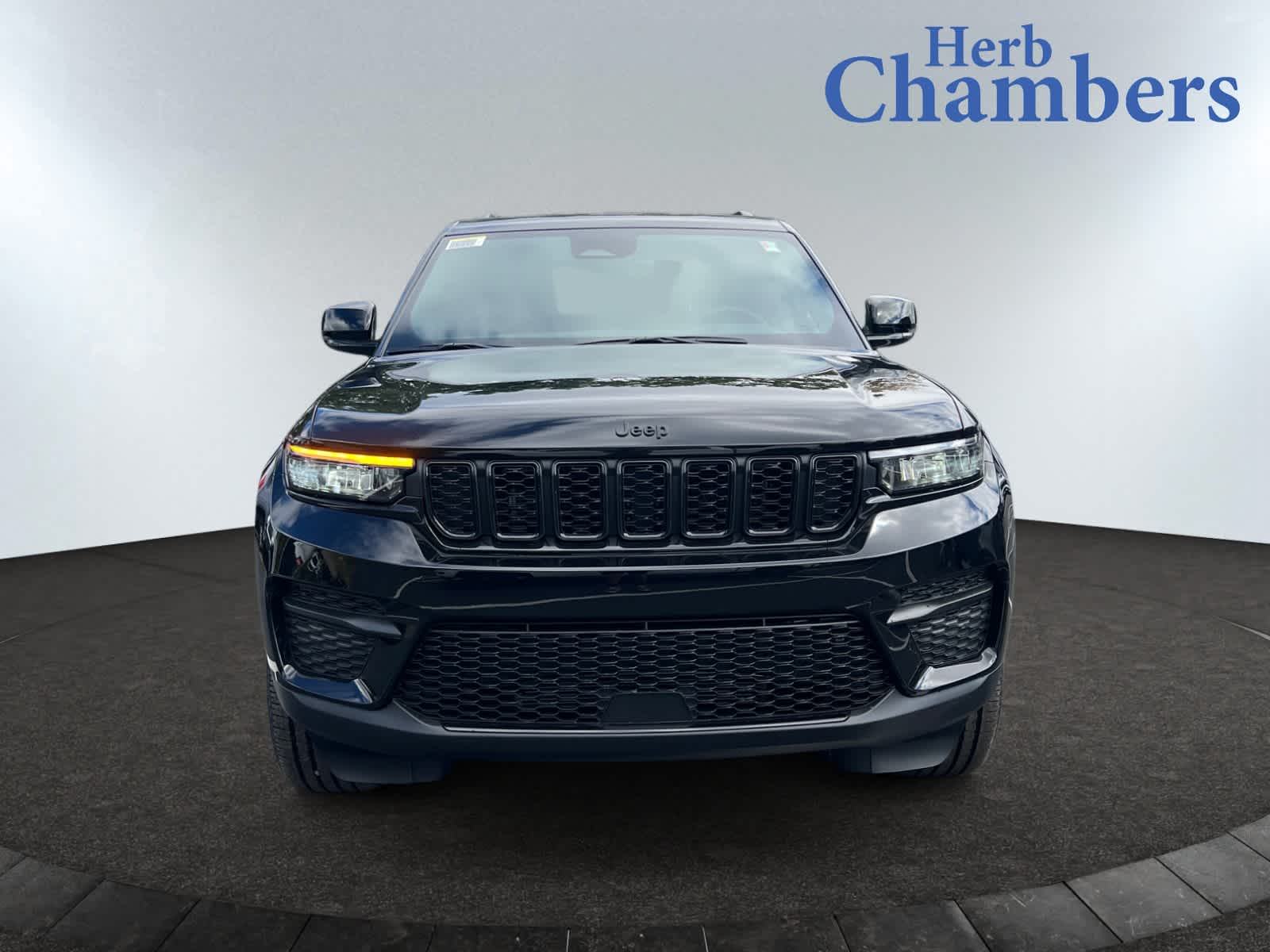 new 2025 Jeep Grand Cherokee car, priced at $44,275