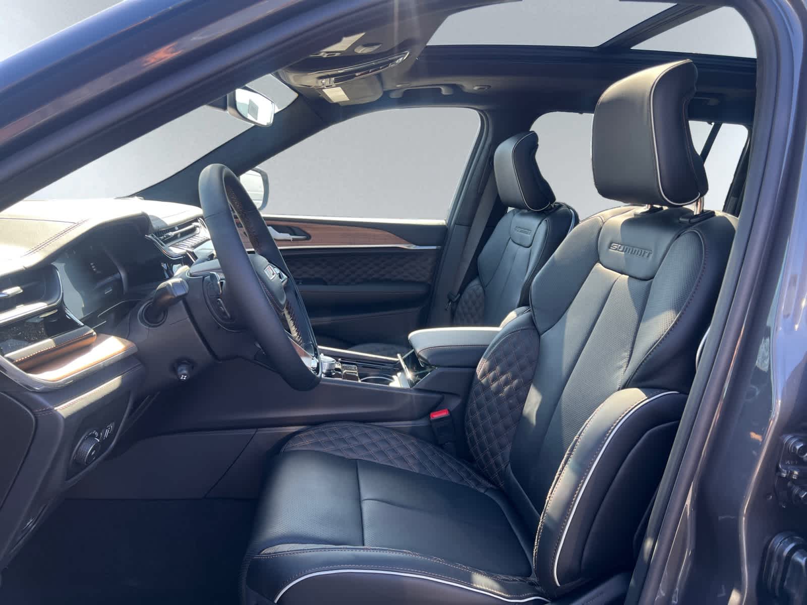 new 2025 Jeep Grand Cherokee car, priced at $66,535