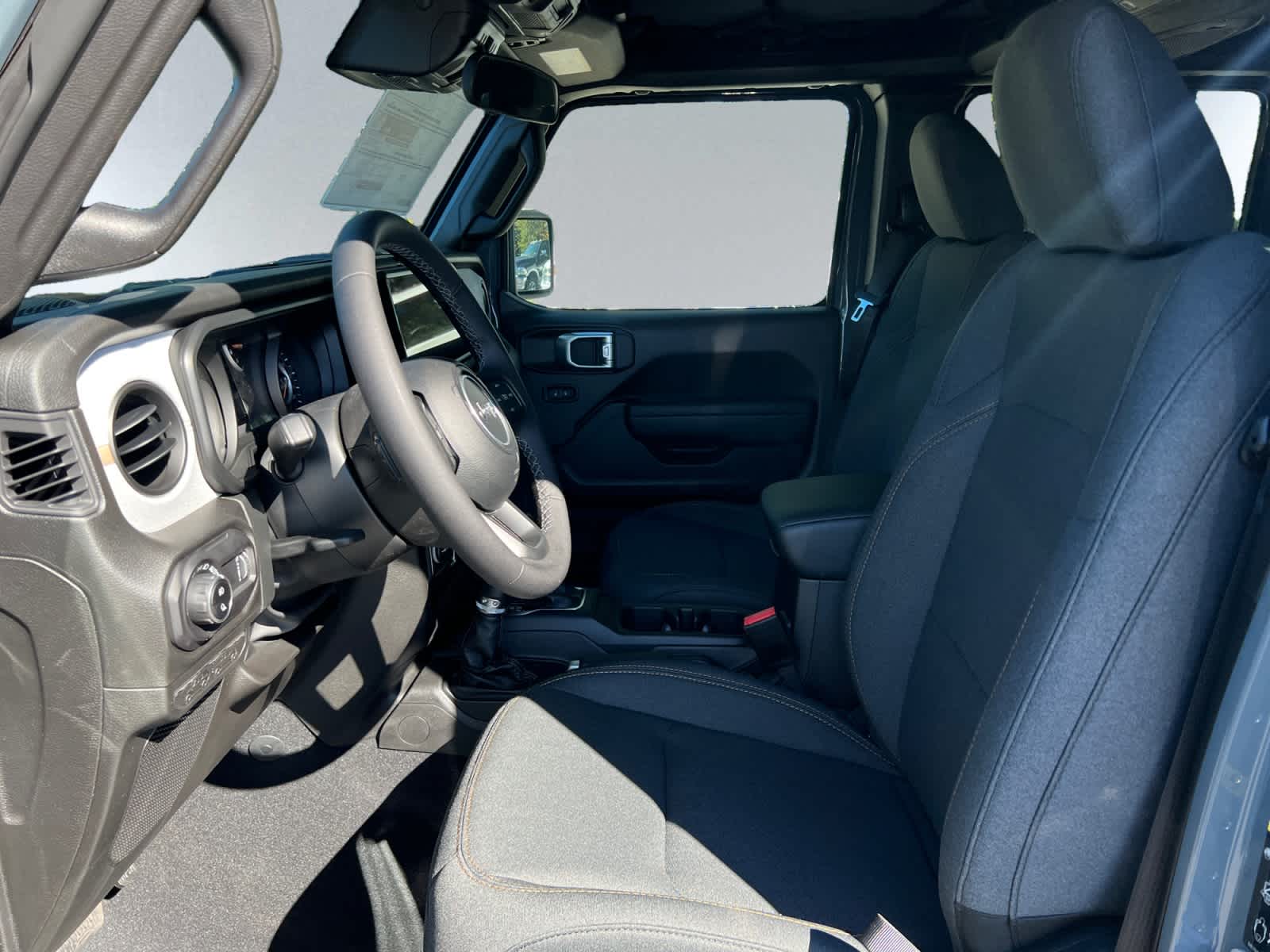 new 2025 Jeep Gladiator car, priced at $45,900