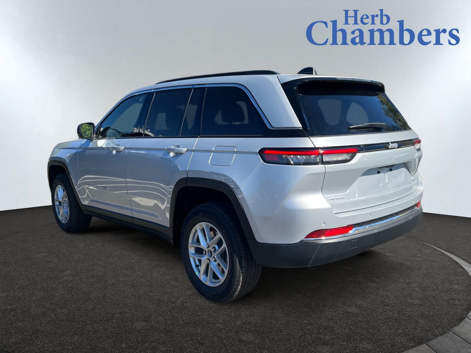 new 2025 Jeep Grand Cherokee car, priced at $38,275