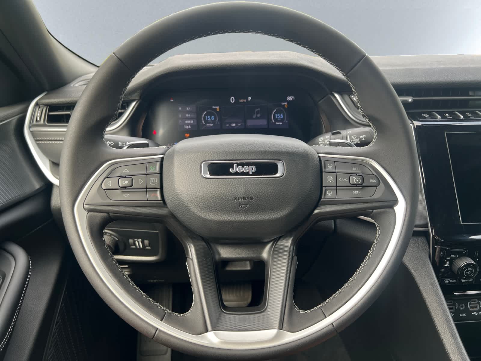 new 2025 Jeep Grand Cherokee car, priced at $38,275