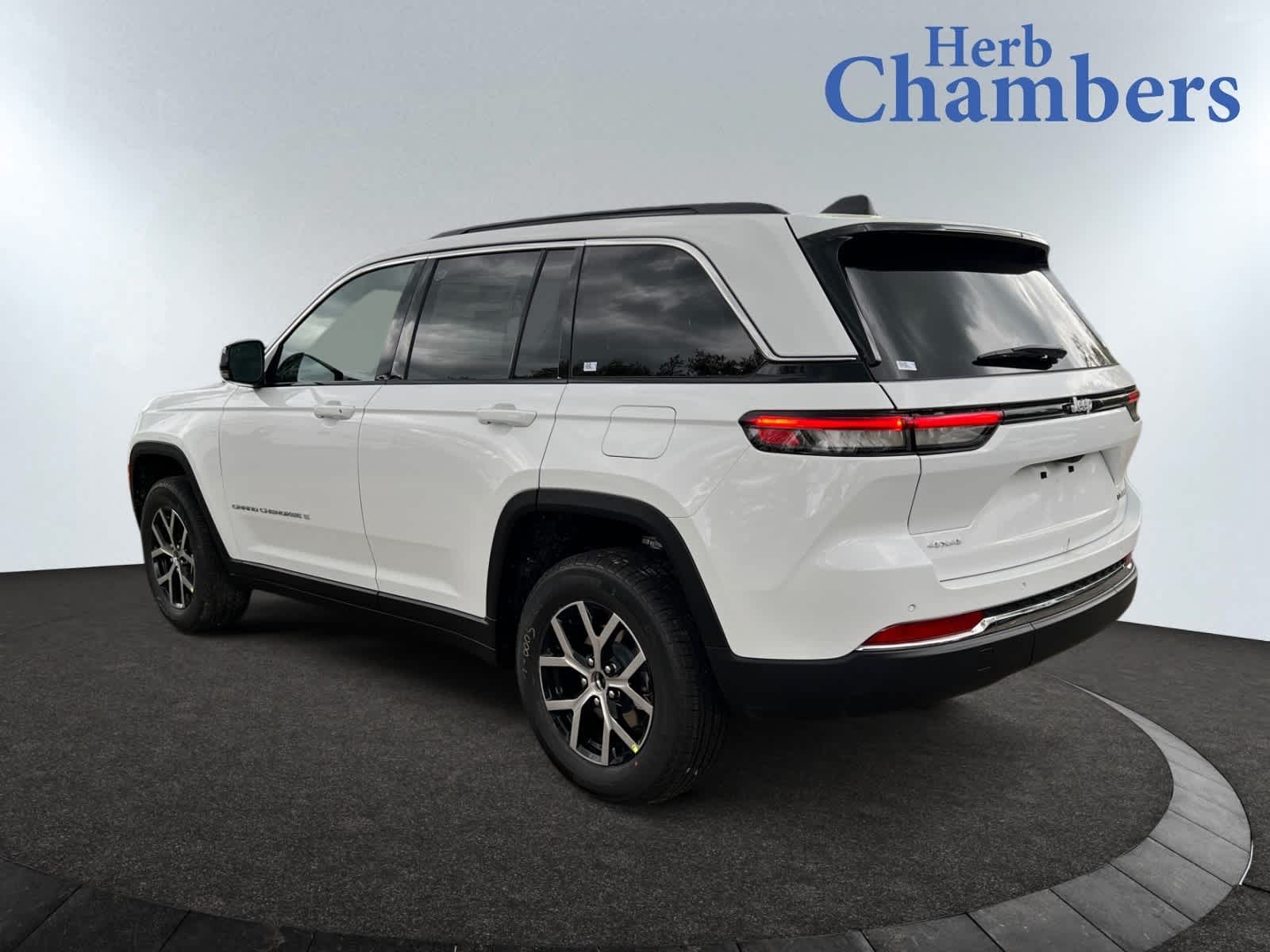 new 2025 Jeep Grand Cherokee car, priced at $47,415