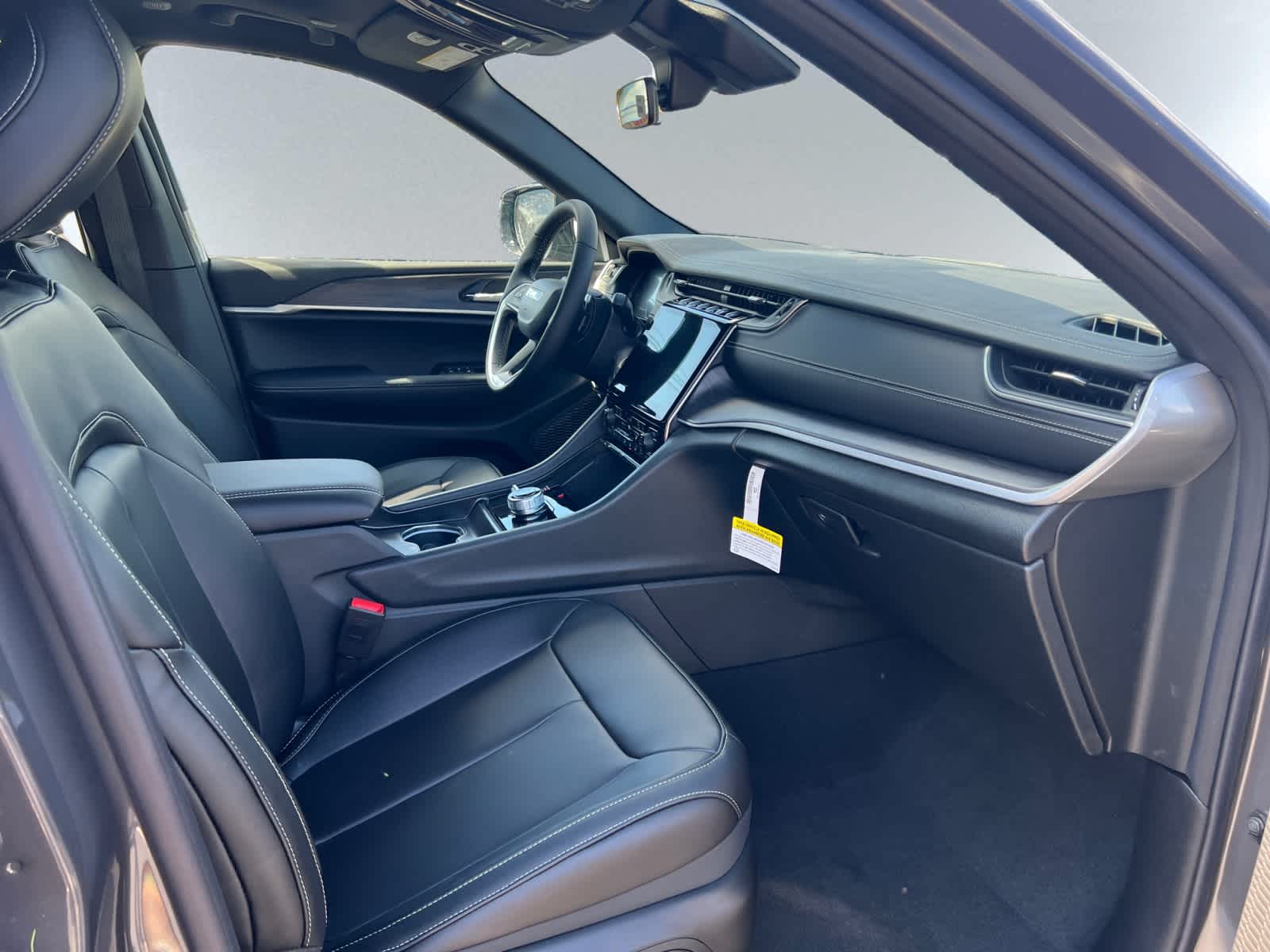 new 2025 Jeep Grand Cherokee car, priced at $45,910