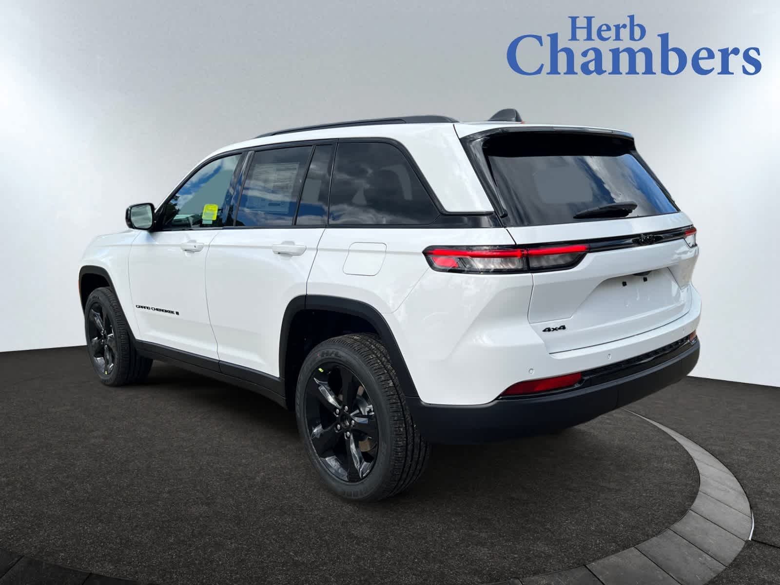 new 2025 Jeep Grand Cherokee car, priced at $44,675