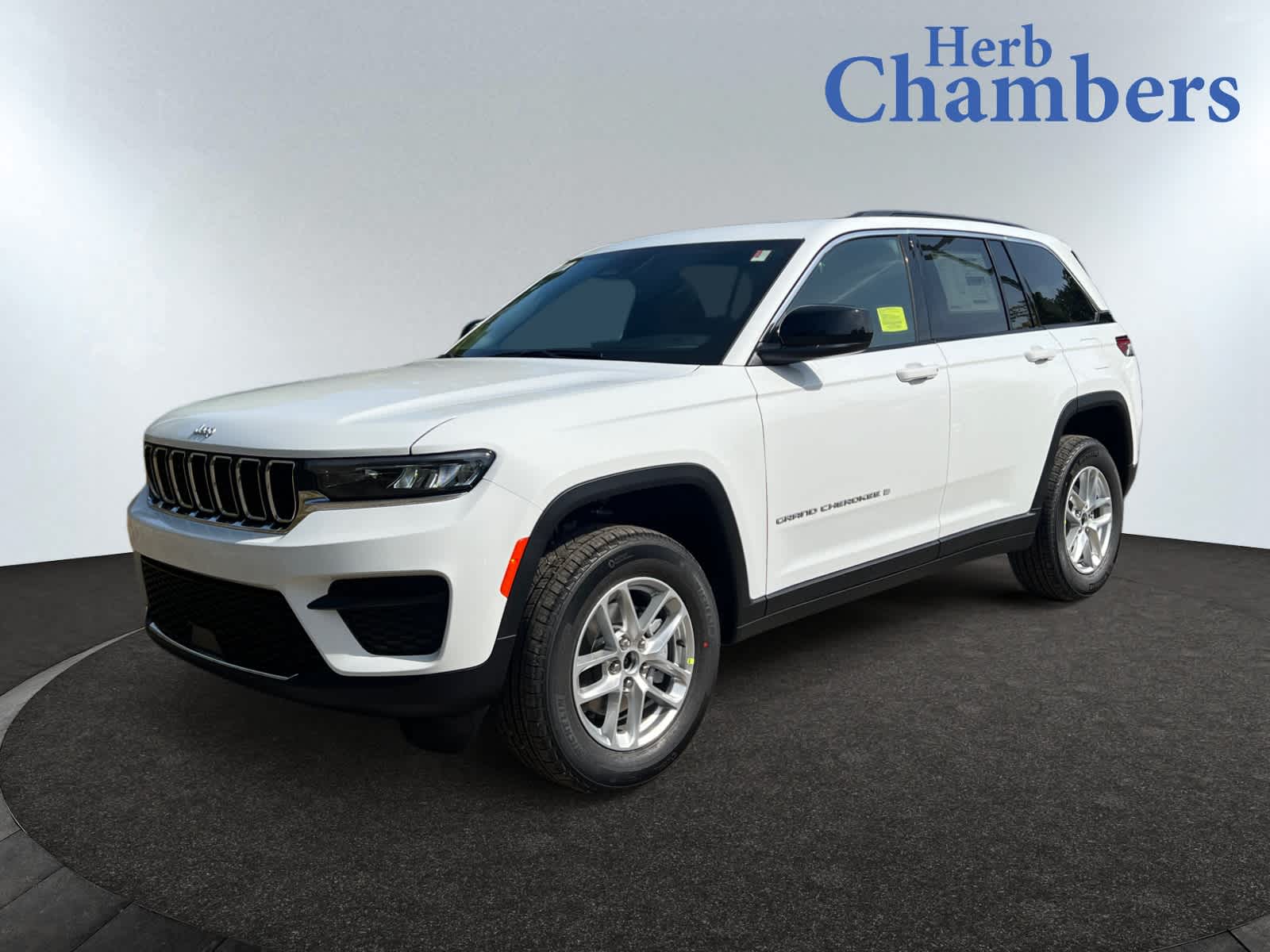 new 2025 Jeep Grand Cherokee car, priced at $37,680