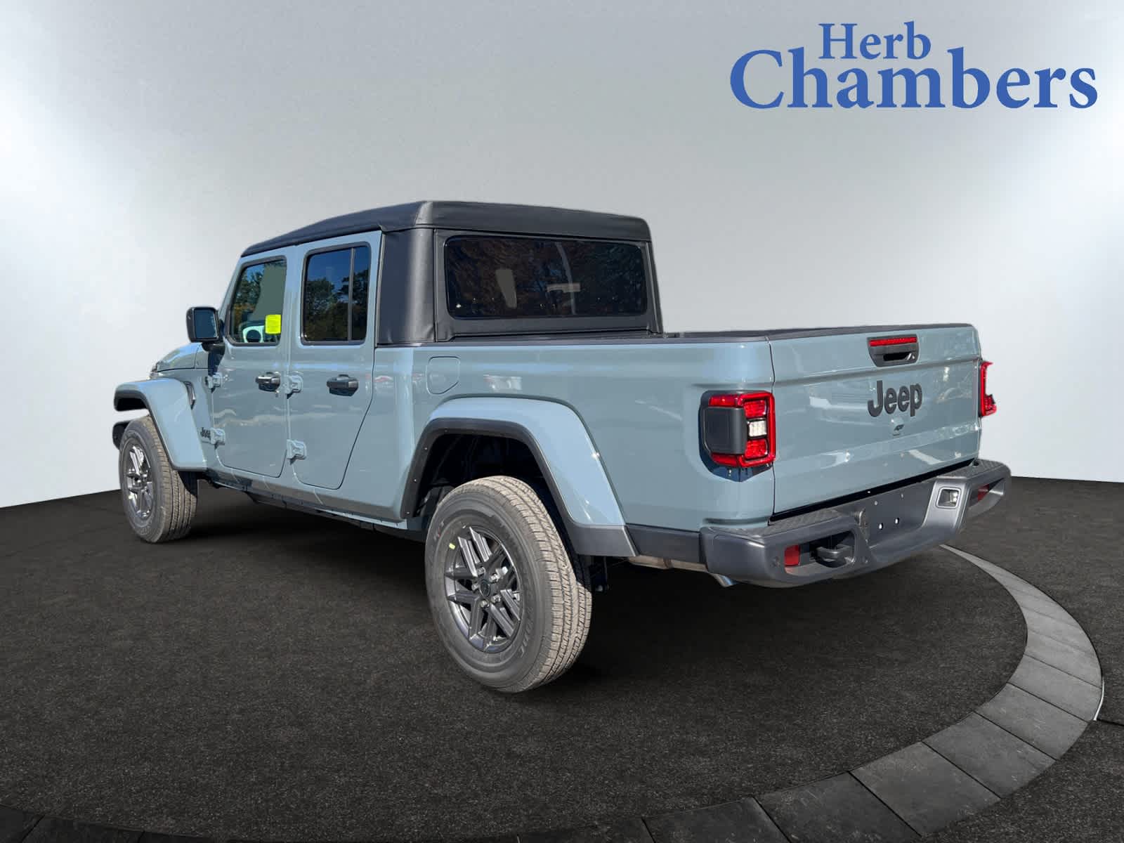 new 2025 Jeep Gladiator car, priced at $45,900
