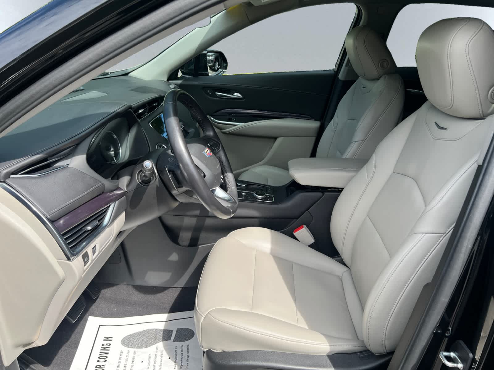 used 2022 Cadillac XT4 car, priced at $28,998