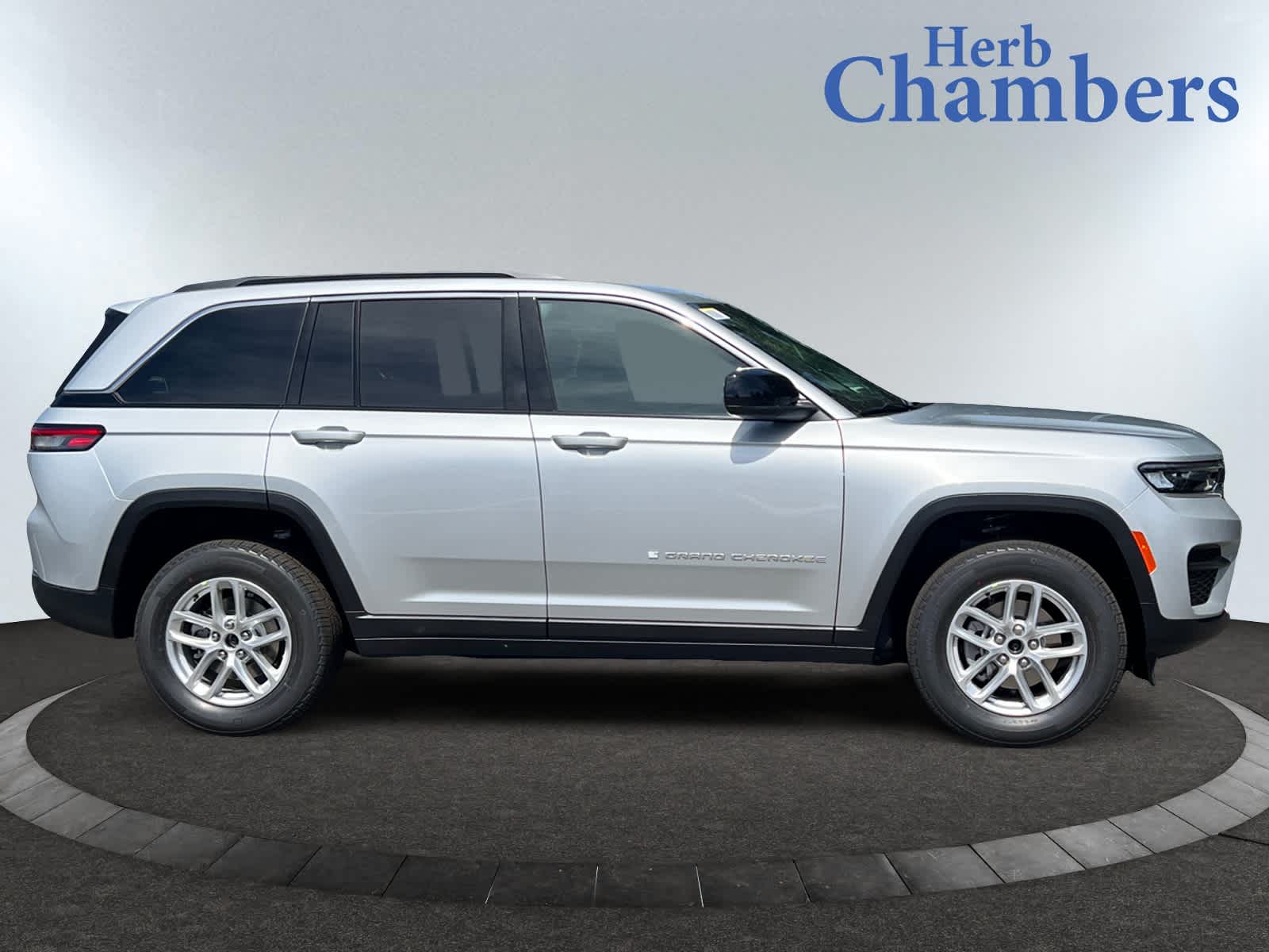 new 2025 Jeep Grand Cherokee car, priced at $41,370
