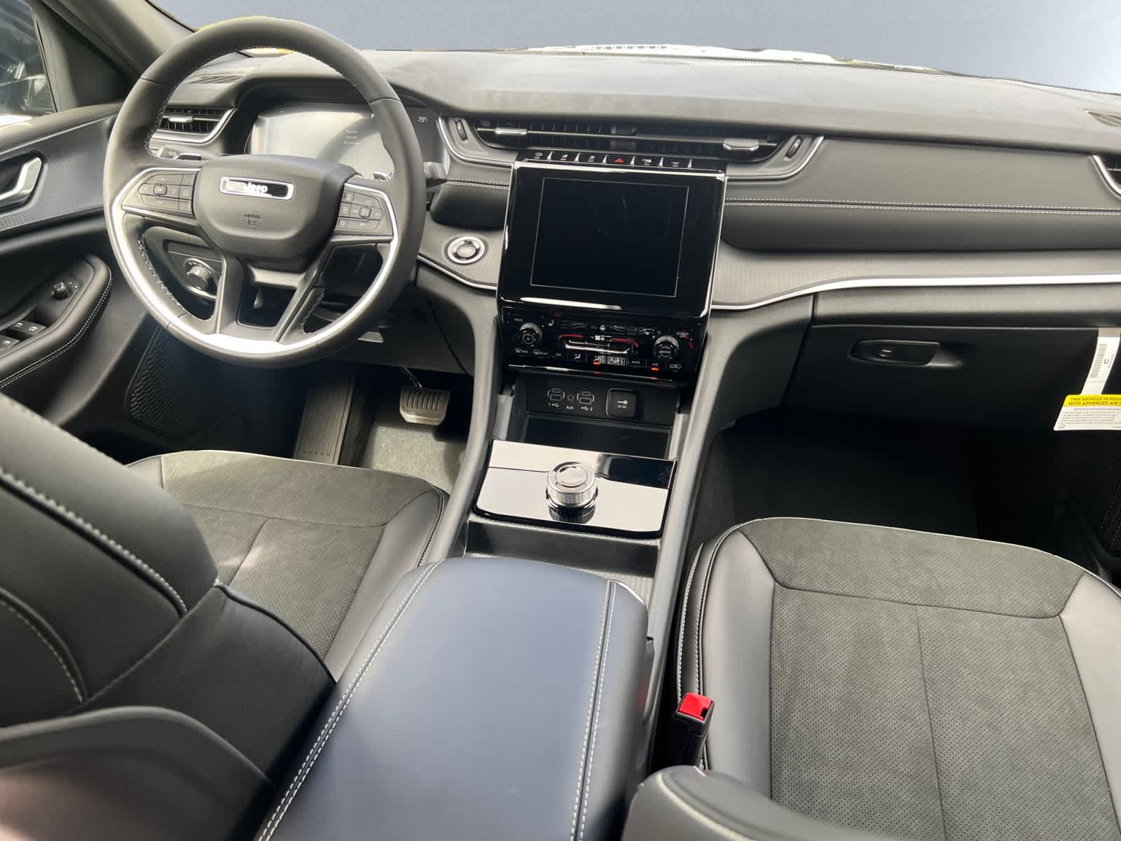 new 2025 Jeep Grand Cherokee car, priced at $44,275