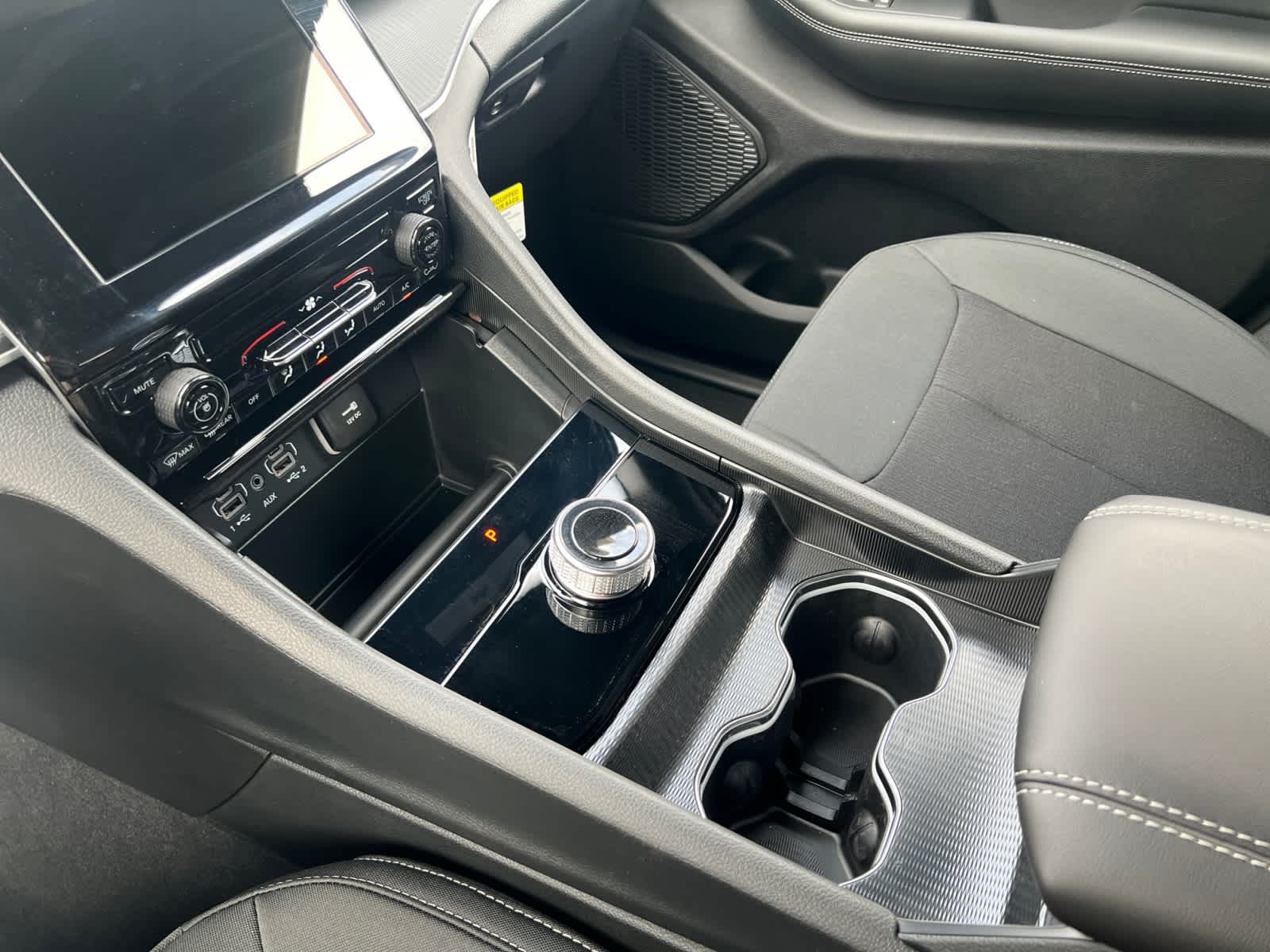 new 2025 Jeep Grand Cherokee car, priced at $38,275