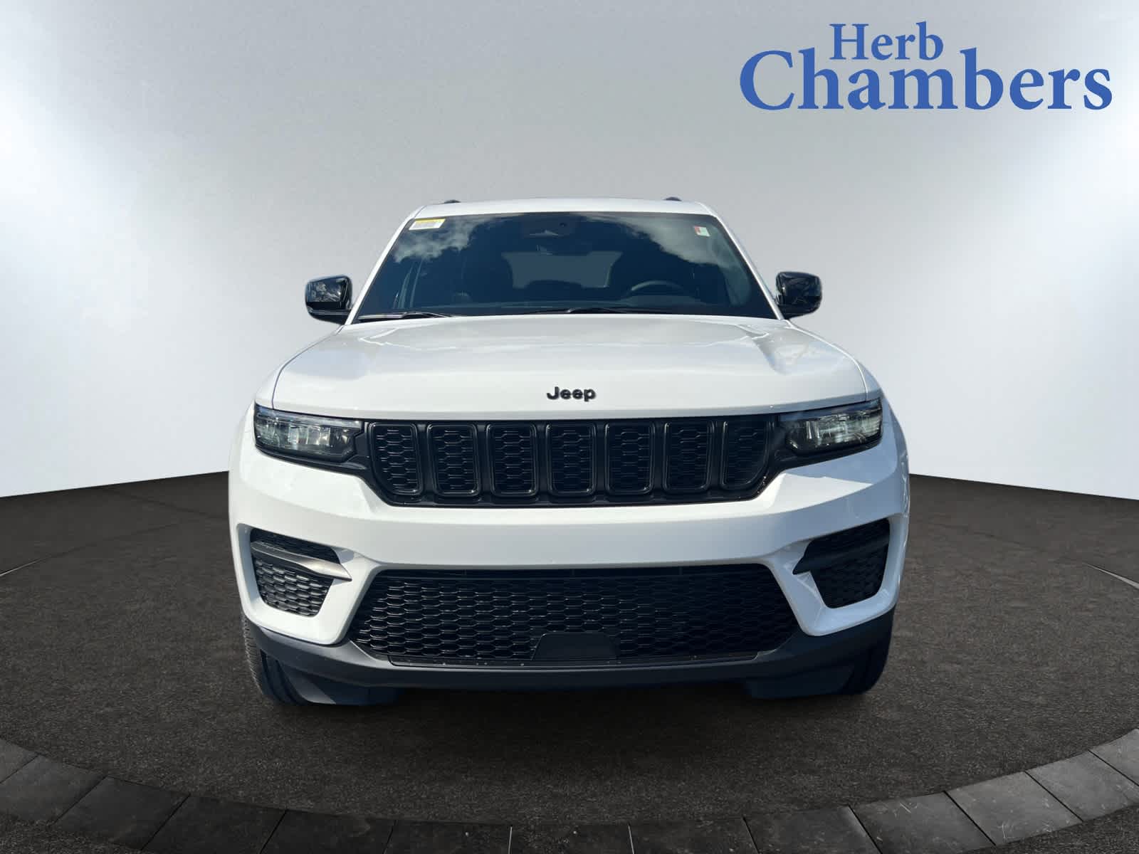 new 2025 Jeep Grand Cherokee car, priced at $44,675