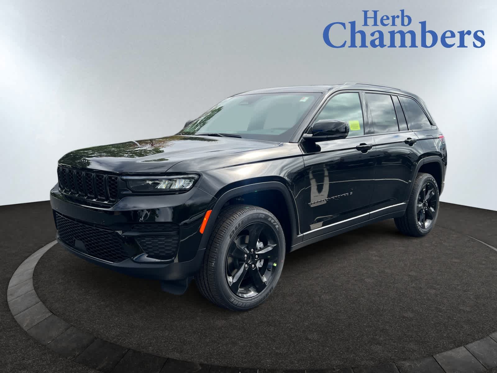 new 2025 Jeep Grand Cherokee car, priced at $44,275
