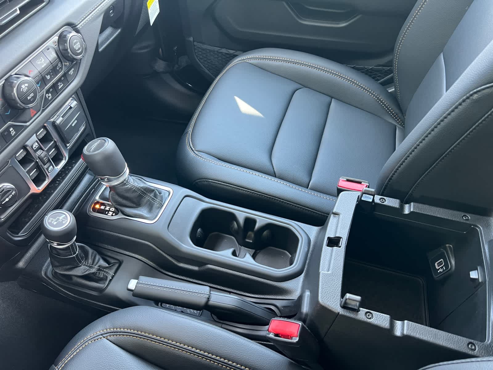 new 2025 Jeep Gladiator car, priced at $55,925