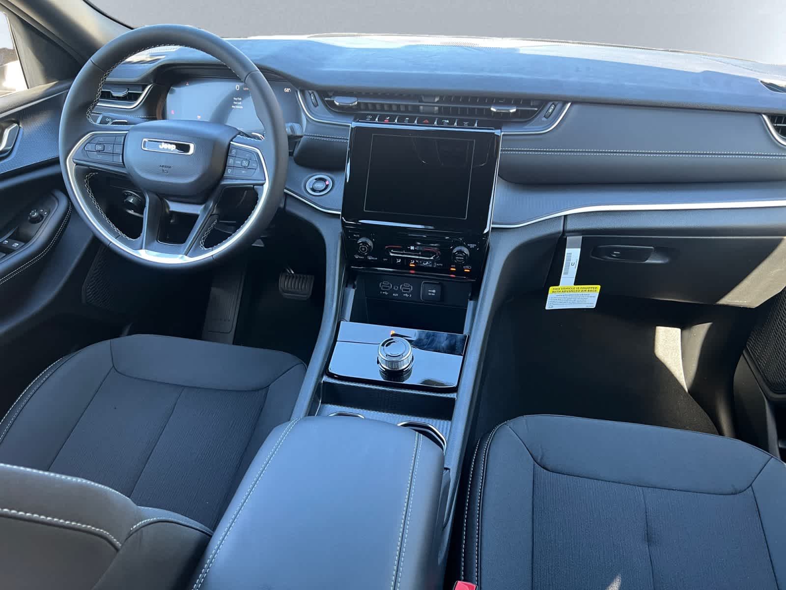new 2025 Jeep Grand Cherokee car, priced at $38,275