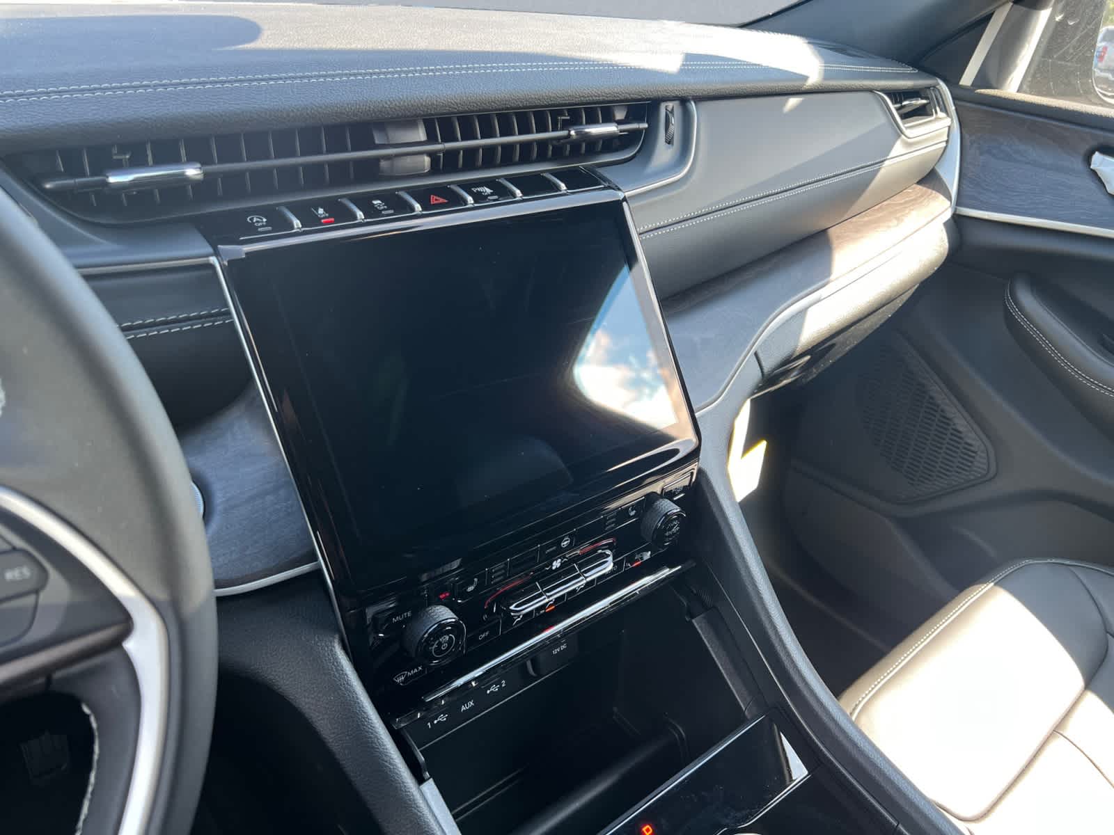 new 2025 Jeep Grand Cherokee car, priced at $45,910