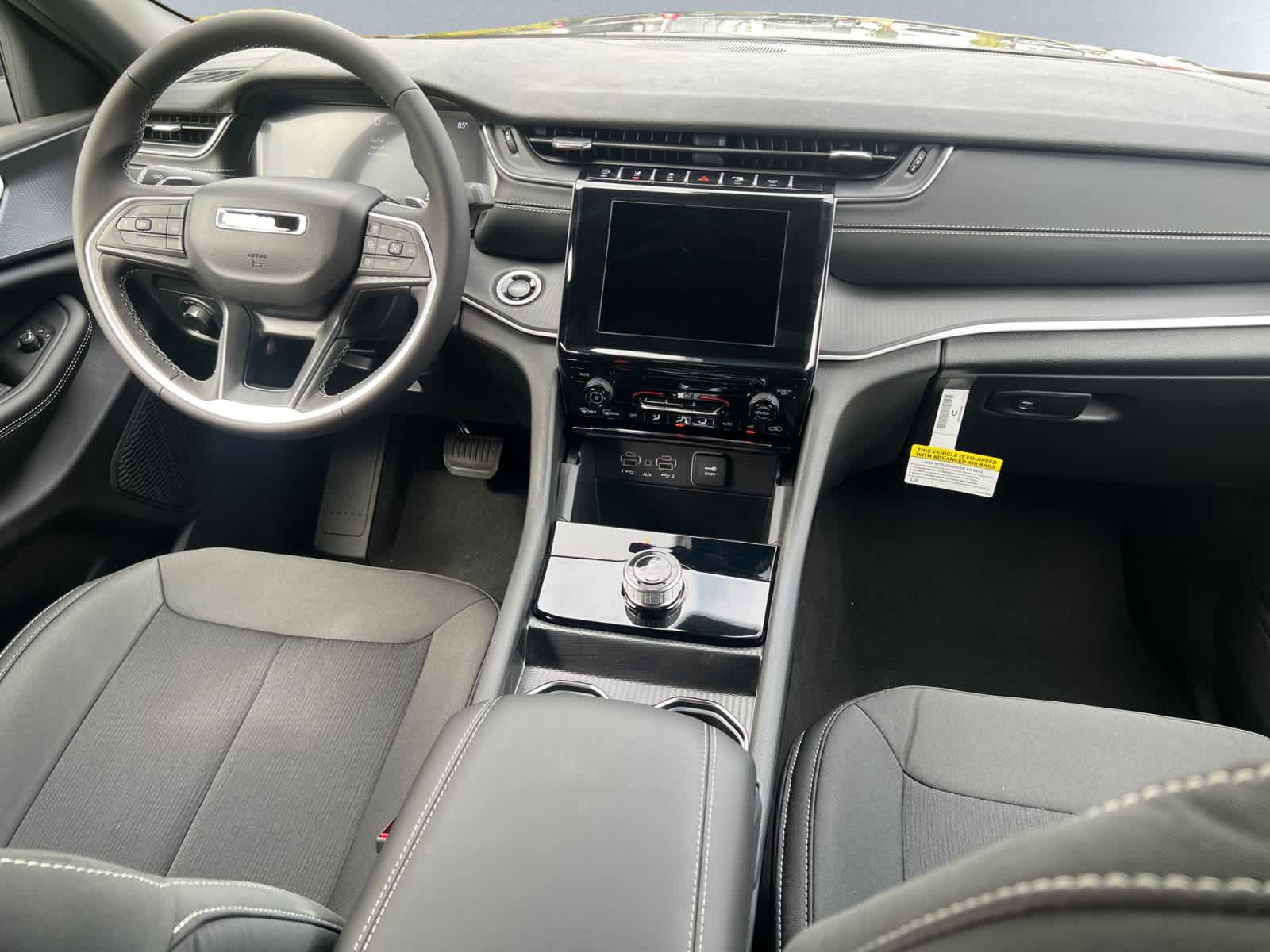 new 2025 Jeep Grand Cherokee car, priced at $38,275