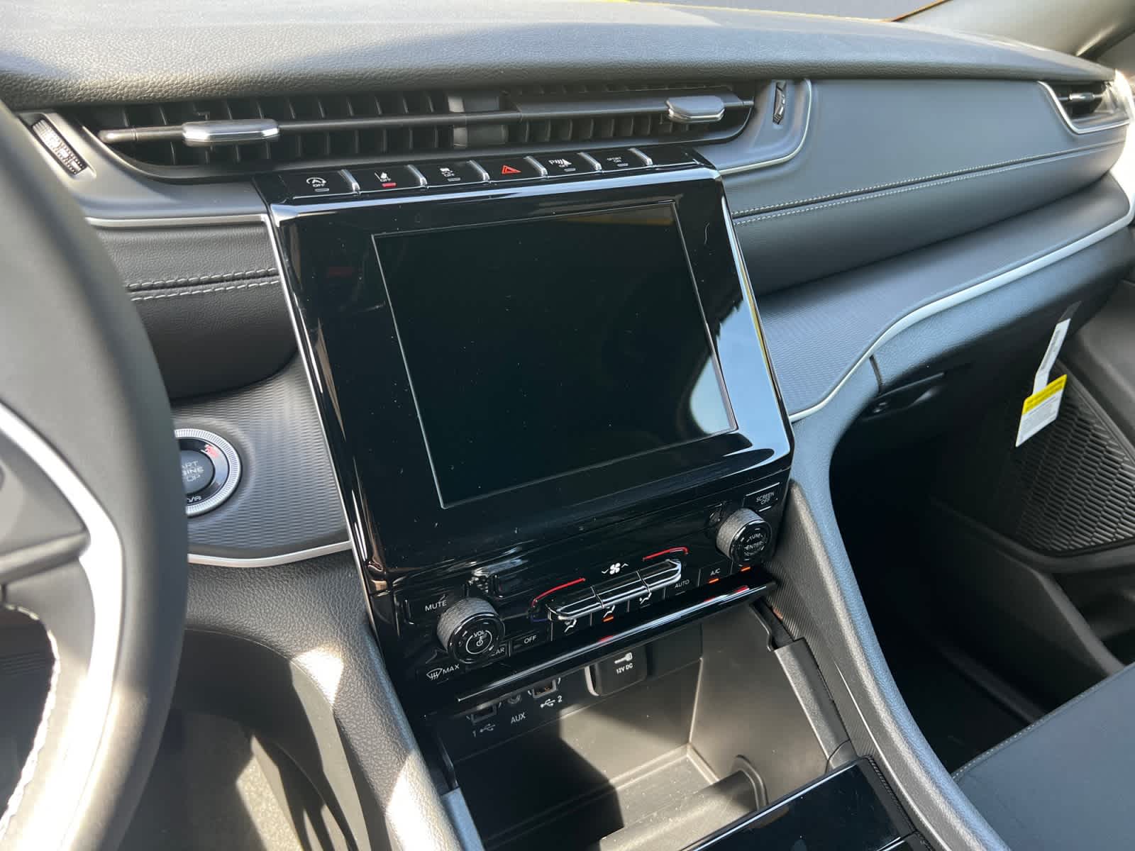 new 2025 Jeep Grand Cherokee car, priced at $37,680