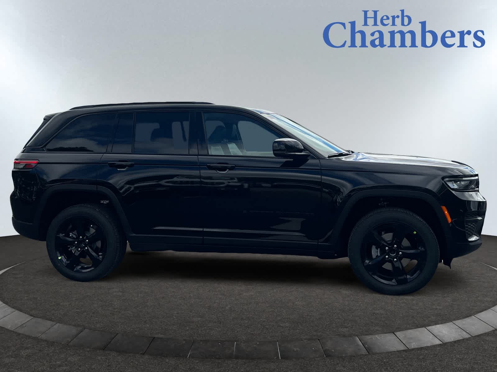 new 2025 Jeep Grand Cherokee car, priced at $44,275