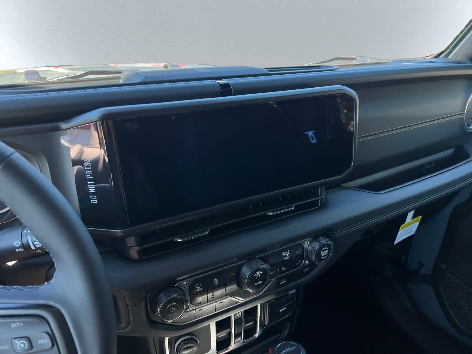 new 2025 Jeep Gladiator car, priced at $46,750