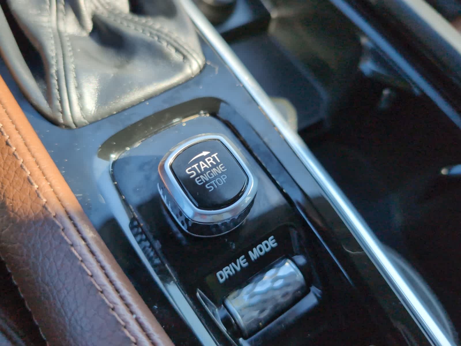 used 2020 Volvo XC90 car, priced at $25,286