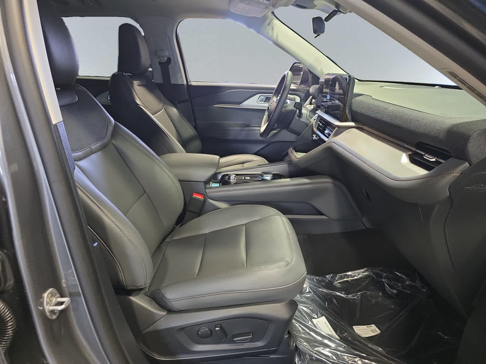 new 2025 Ford Explorer car, priced at $48,300