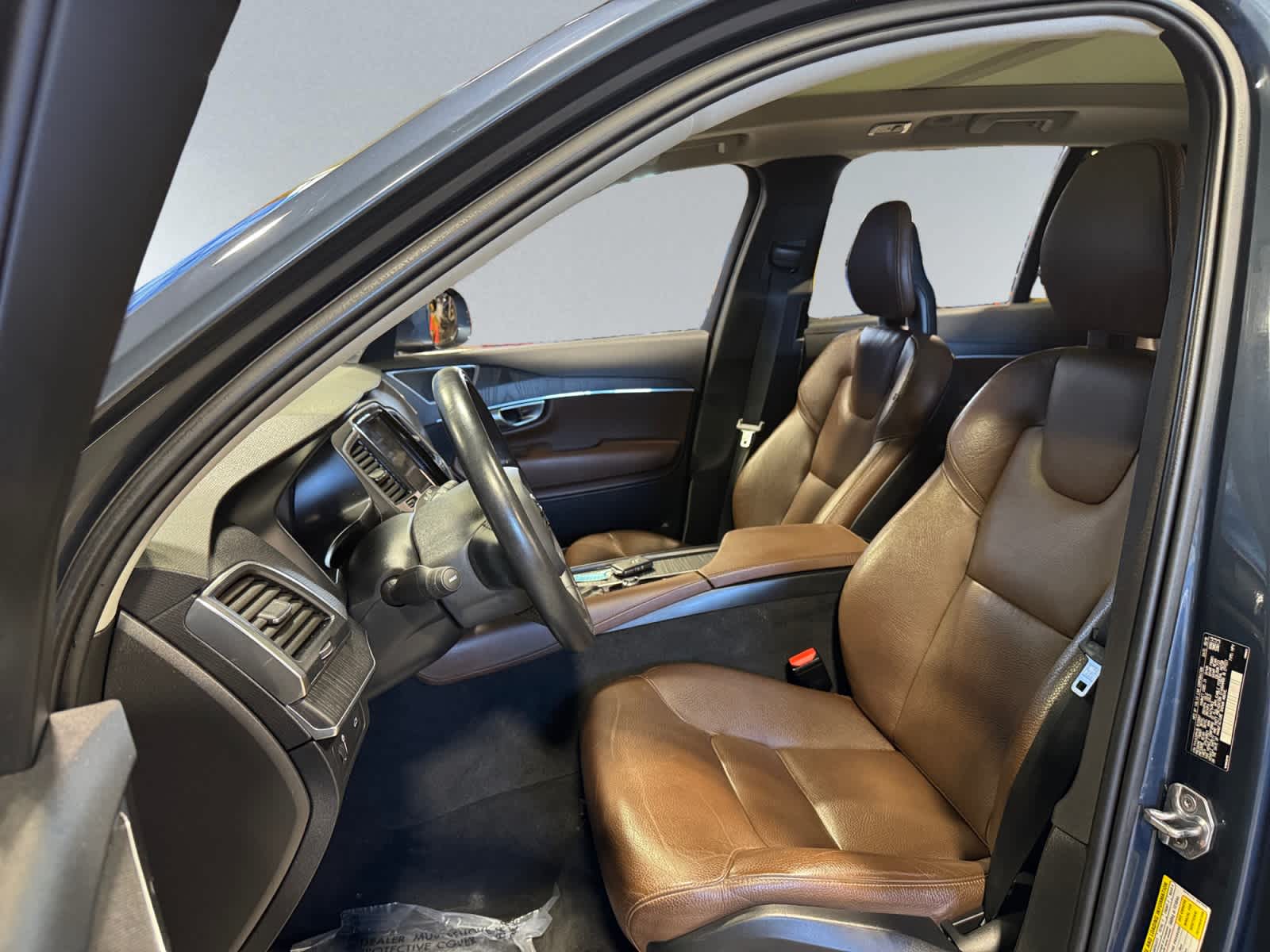 used 2020 Volvo XC90 car, priced at $25,286