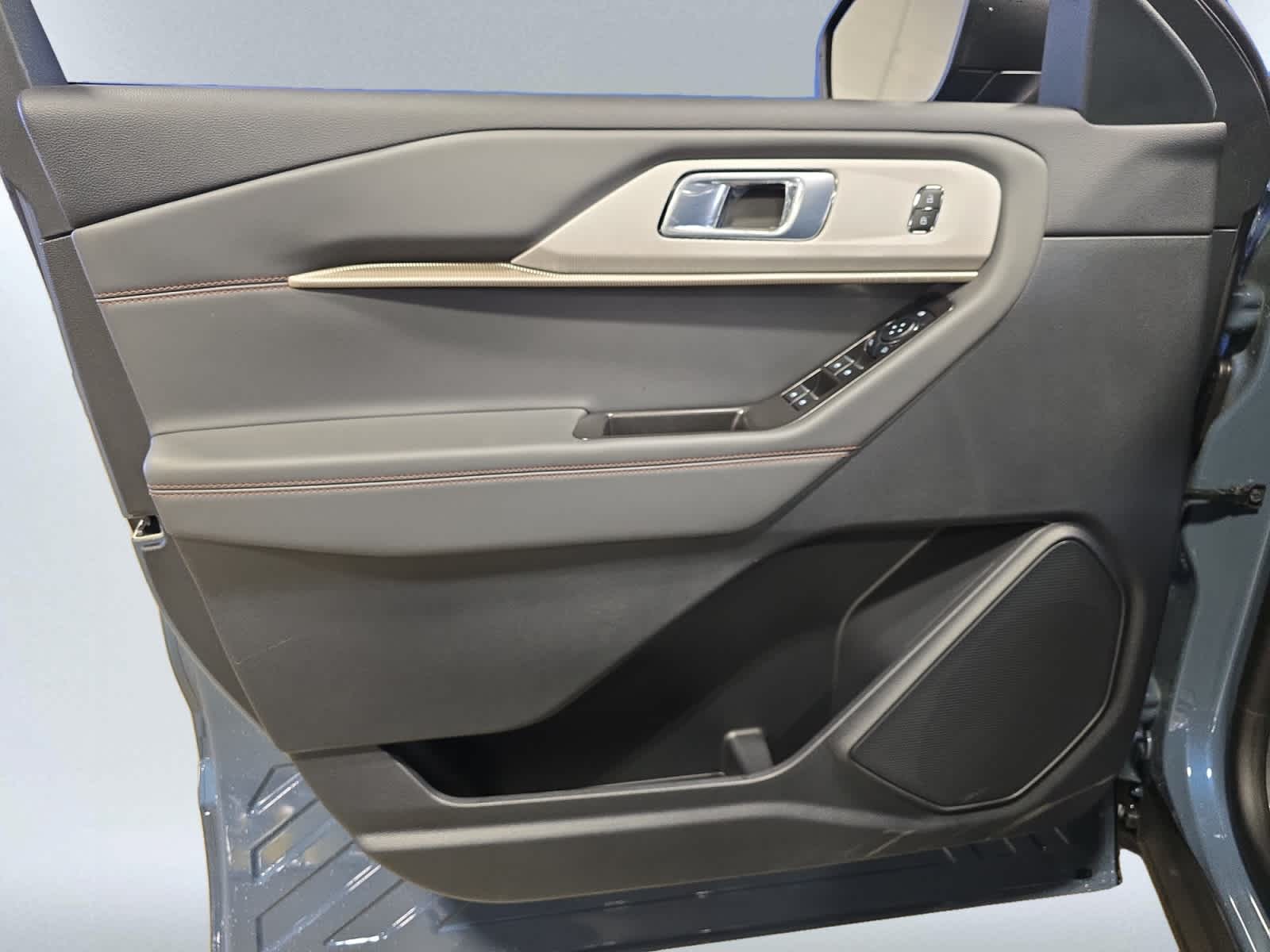 new 2025 Ford Explorer car, priced at $48,800