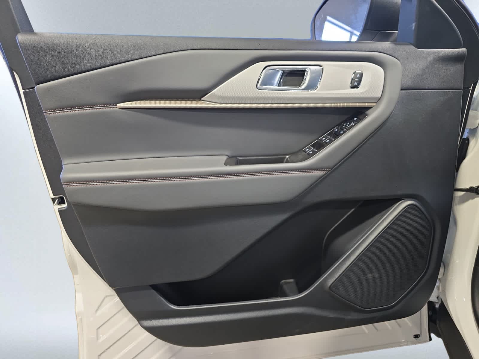 new 2025 Ford Explorer car, priced at $48,895