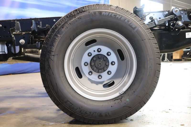 new 2024 Ford Super Duty F-350 DRW car, priced at $62,900