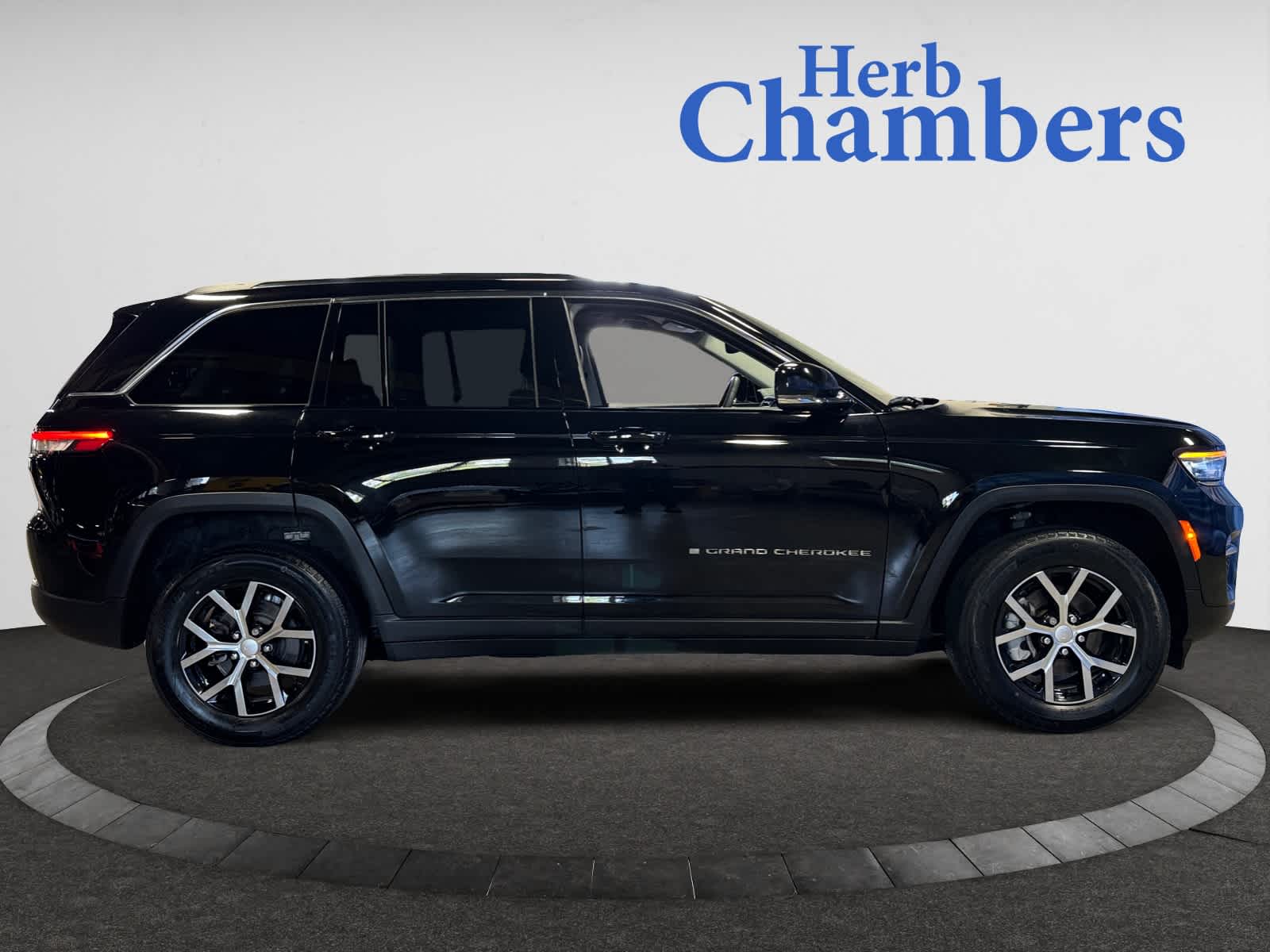 used 2023 Jeep Grand Cherokee car, priced at $29,466