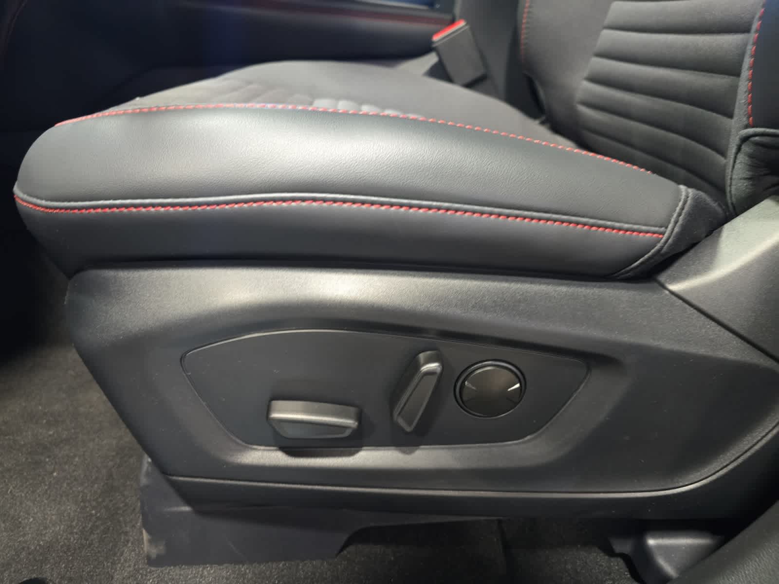 new 2025 Ford Explorer car, priced at $51,195